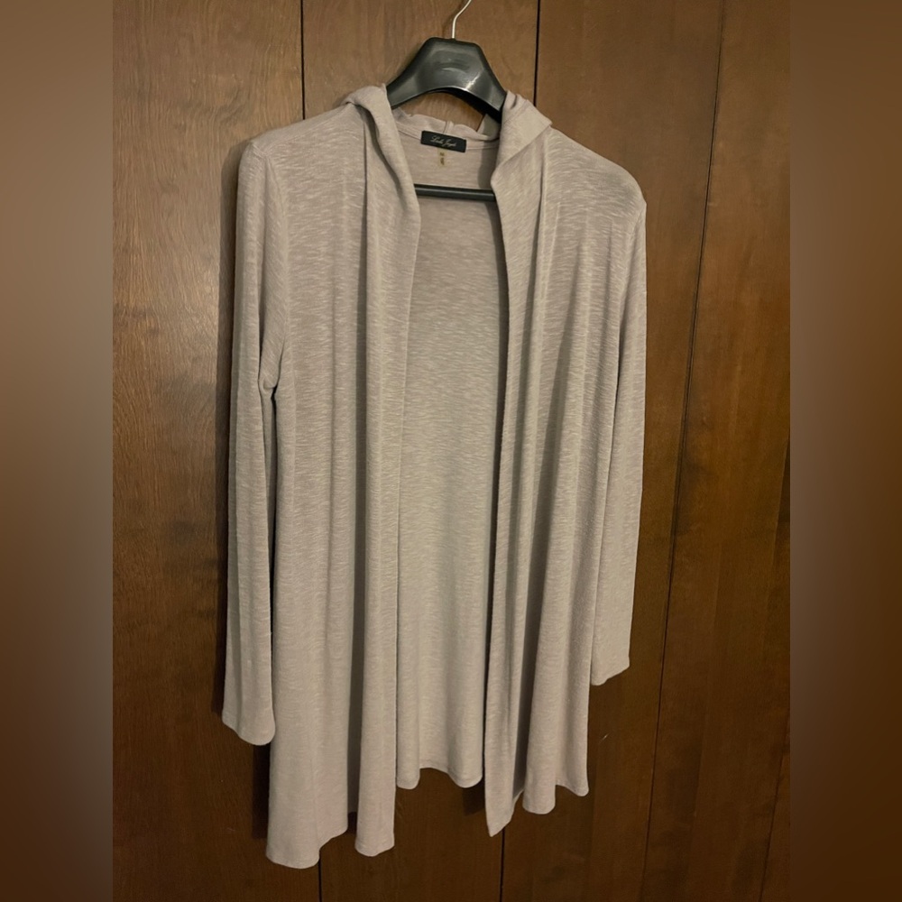 Laila Jayde knee length lightweight grey cardigan.